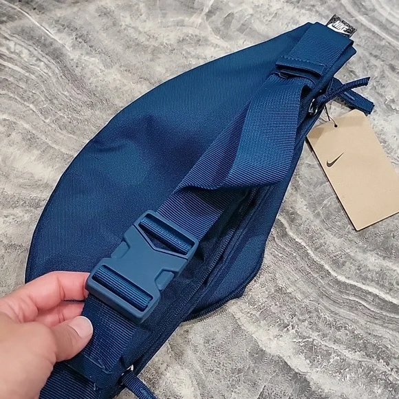 NWT UNISEX Nike Belt Bag/Cross Body/Fanny Pack